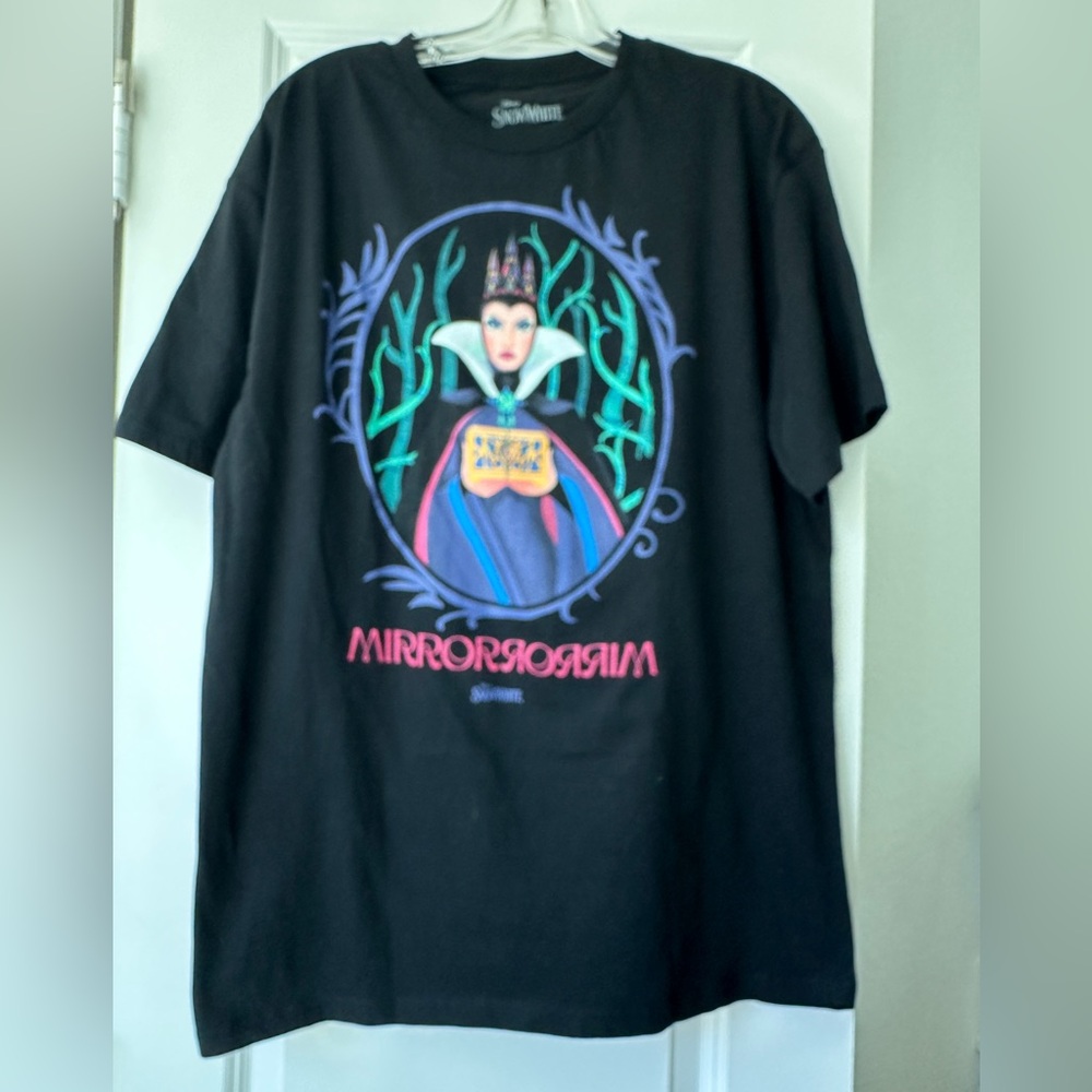 Disney Evil Queen Graphic Tee Black Short Sleeve T-Shirt Villain‎ Portrait
